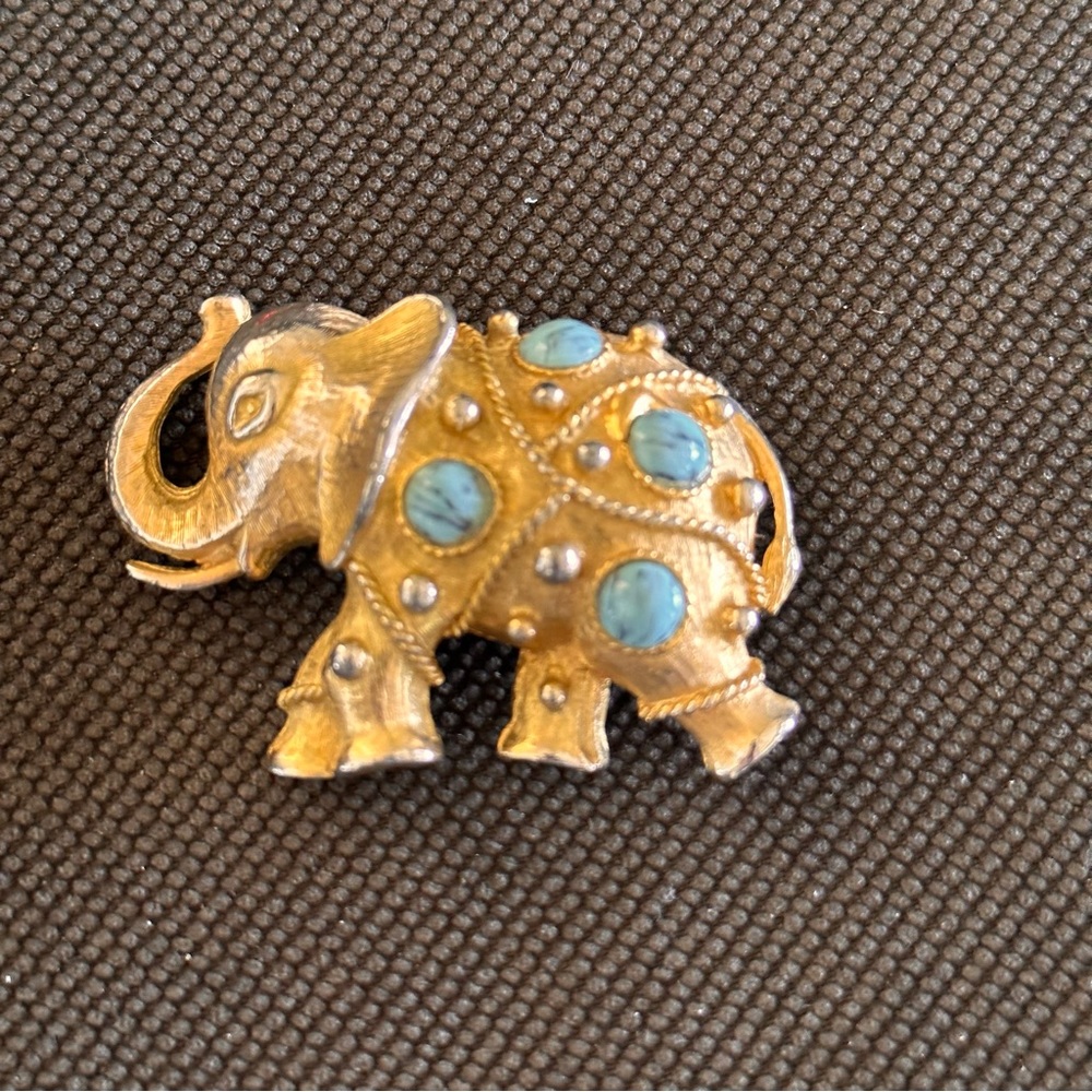 Vintage Elephant broach pin